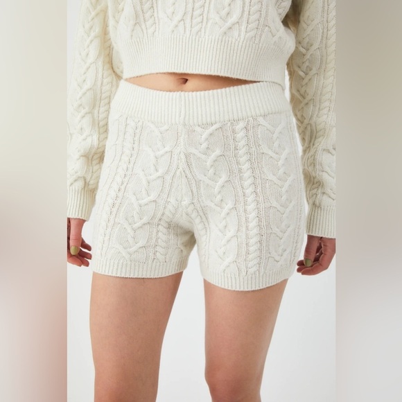 BETTER BE MOUSSY  SW CABLE KNIT SHORTS WOMENS - WHITE HIGH RISE LOUNGE M - Picture 1 of 11